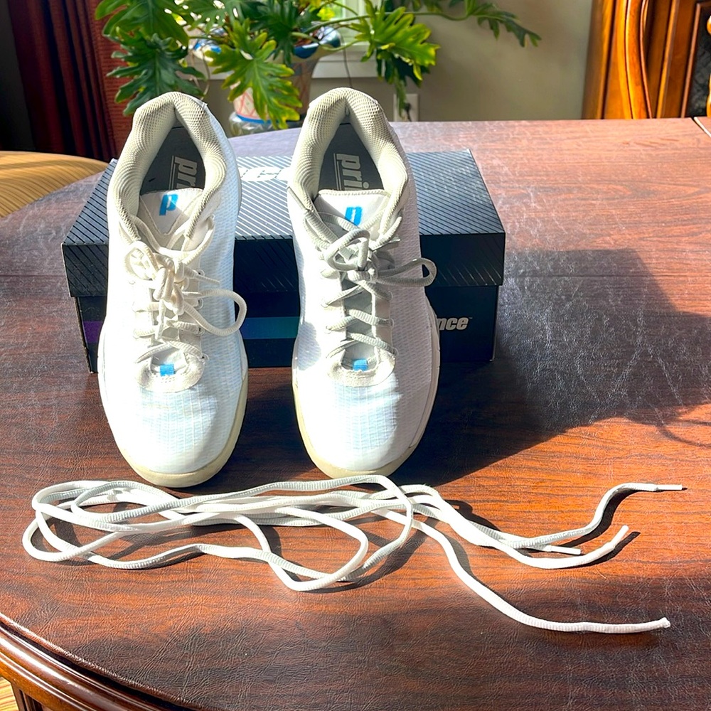 Prince women’s US size 10 T22.5 lite tennis shoe. New in box.